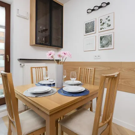 Praga Okrzei By The River By Renters Apartment Warsaw